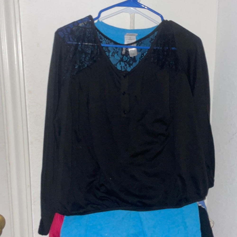 14.🥶DIVIDED🥶SIZE M🥶100 POLYESTER SHELL🥶87NYLON 13SPANDEX THE LACE🙌🏻BLOUSE